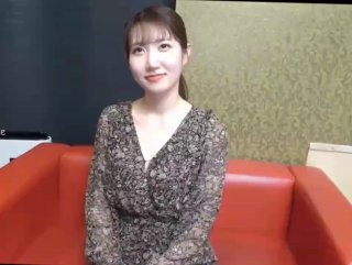 大胸美女白领,聚餐喝几个男同事带回出租屋轮流啪啪